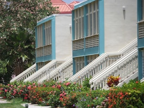 Vista frontal de la propiedad