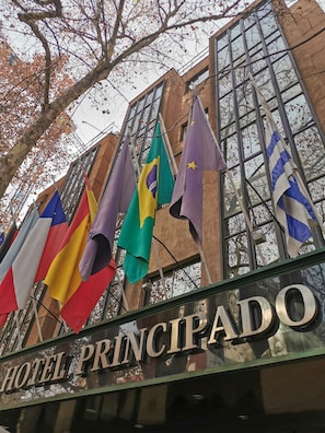 Front of property - Principado Hotel (Santiago)