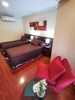 Quarto solteiro standard | Frigobar, cofres nos quartos, Wi-Fi de cortesia