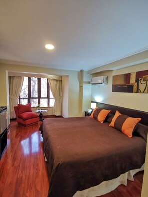 Minibaari, tallelokero huoneessa, ilmainen Wi-Fi