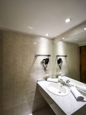 Bathroom - Principado Hotel (Santiago)