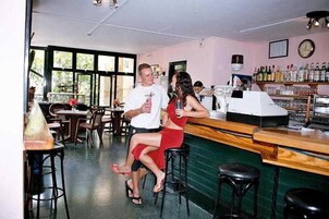 Bar (en el alojamiento)