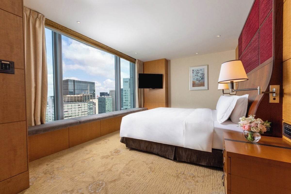 Executive Suite, 1 King Bed | Living room