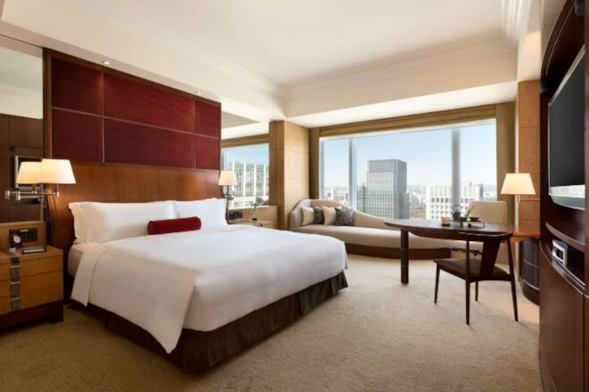 1 bedroom, premium bedding, down comforters, pillowtop beds