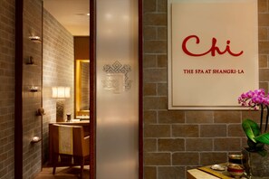 Salas de tratamiento para parejas, sauna y tina de hidromasaje