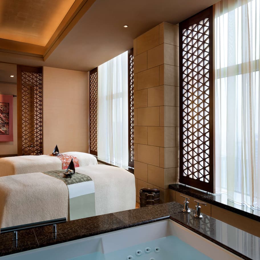 Couples treatment rooms, sauna, hot tub, steam room, body treatments