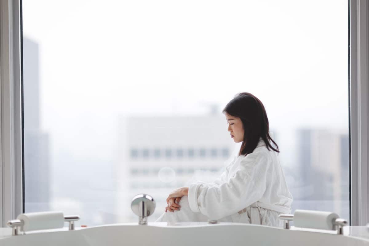 Suihkun ja ammeen yhdistelmÀ, designer-hygieniatuotteet, hiustenkuivaaja