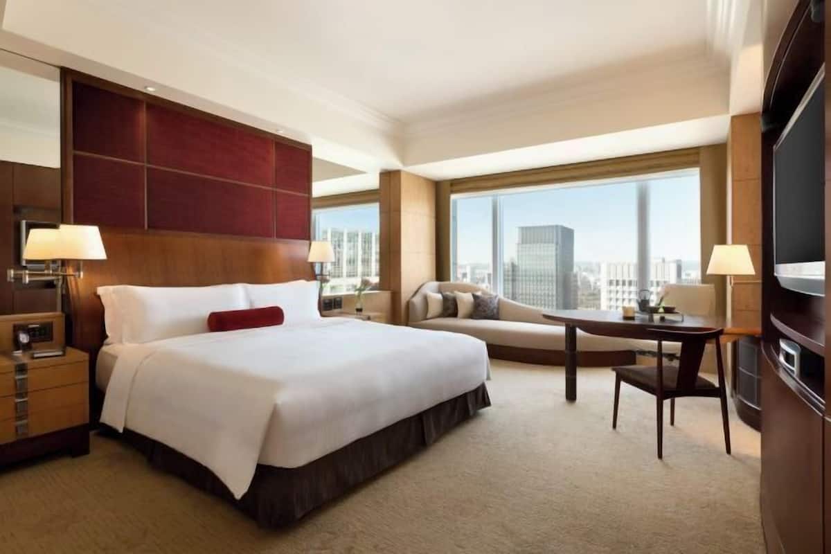1 bedroom, premium bedding, down comforters, pillowtop beds