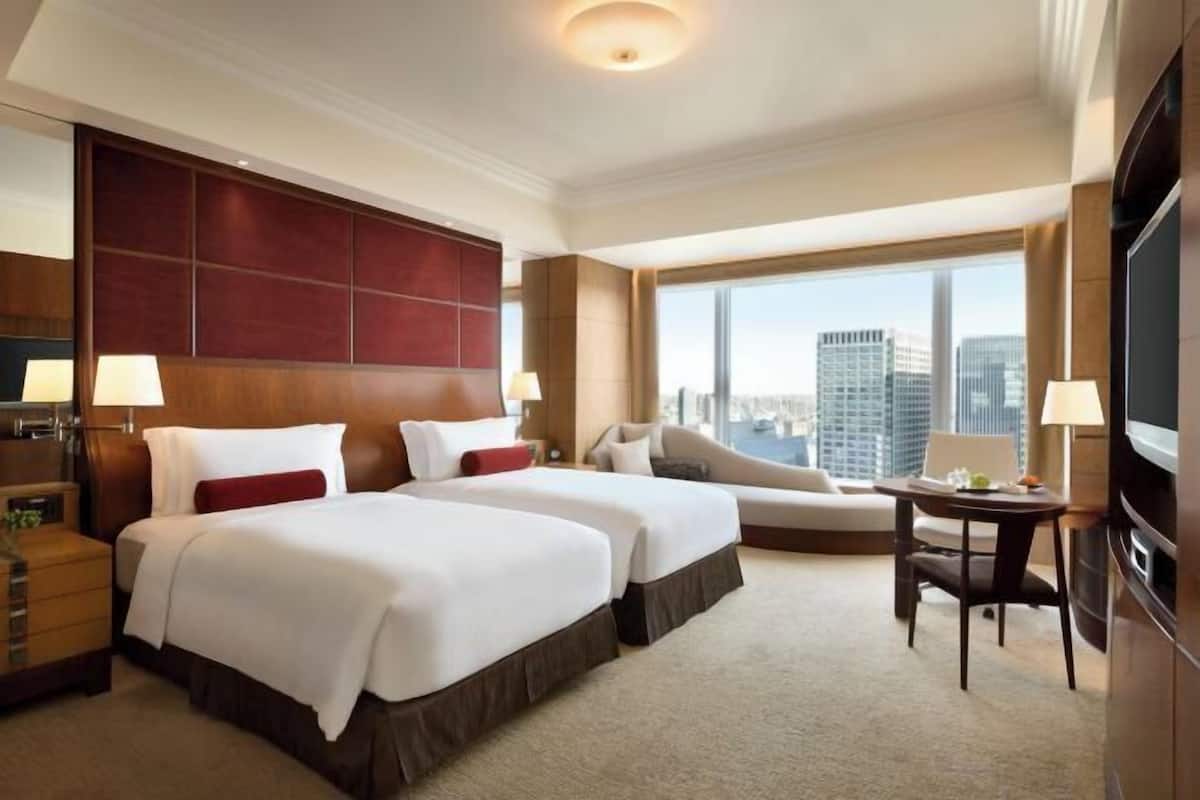 1 bedroom, premium bedding, down comforters, pillowtop beds