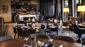 Petit déjeuner buffet (120 MAD par personne)