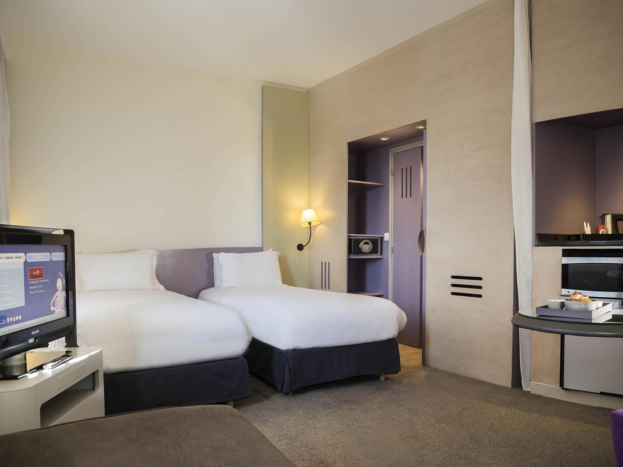 Kahden hengen superior-huone (kaksi sänkyä), useita sänkyjä | Ylelliset vuodevaatteet, tallelokero huoneessa, työpöytä, äänieristys