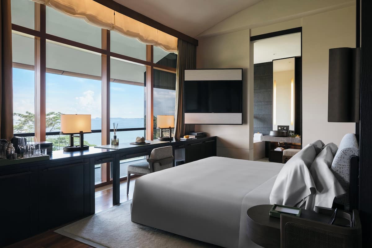 Suite (Sentosa) | Seprai Frette Italia, seprai premium, minibar, dan brankas