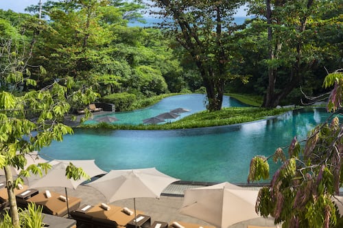 3 outdoor pools, pool loungers