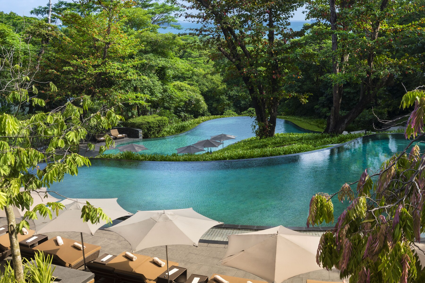 3 outdoor pools, sun loungers