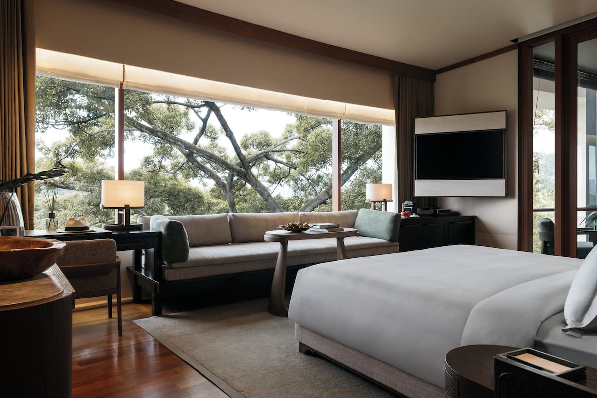 Kamar Premier, 1 Tempat Tidur King (Garden) | Seprai Frette Italia, seprai premium, minibar, dan brankas