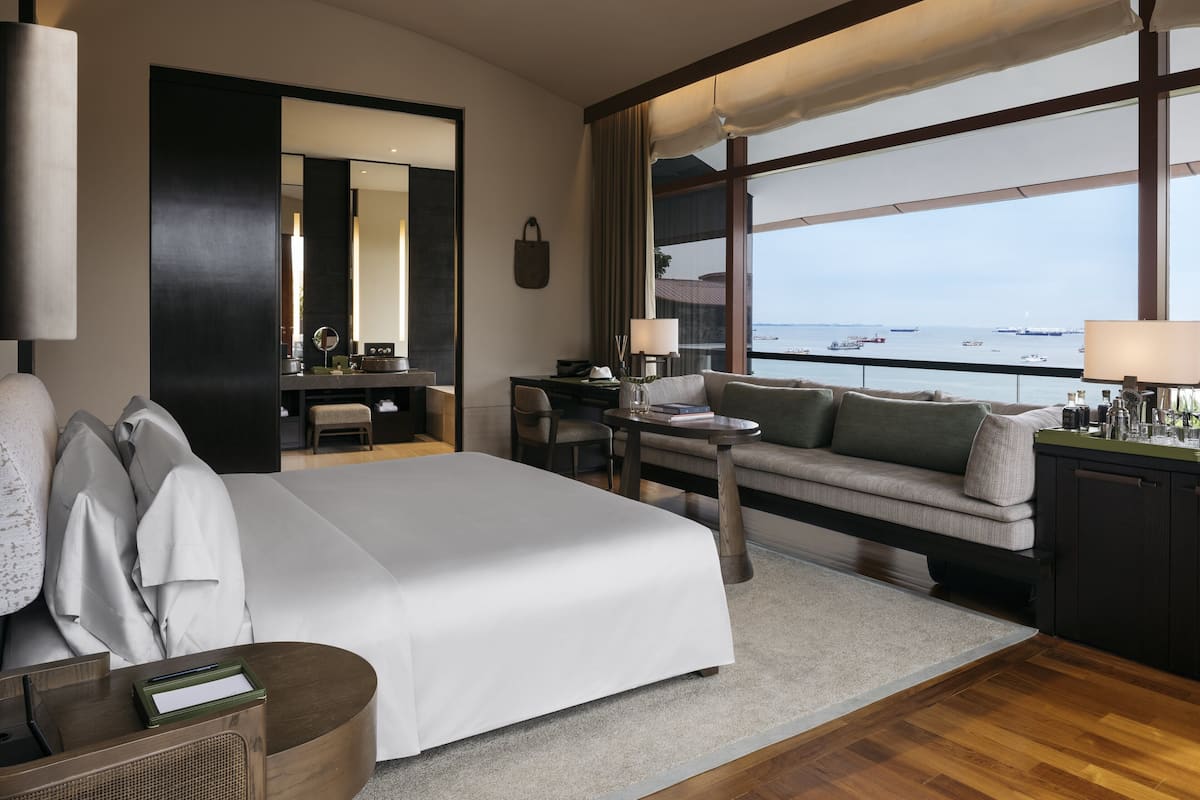 Kamar Premier, 1 Tempat Tidur King, pemandangan laut | Seprai Frette Italia, seprai premium, minibar, dan brankas