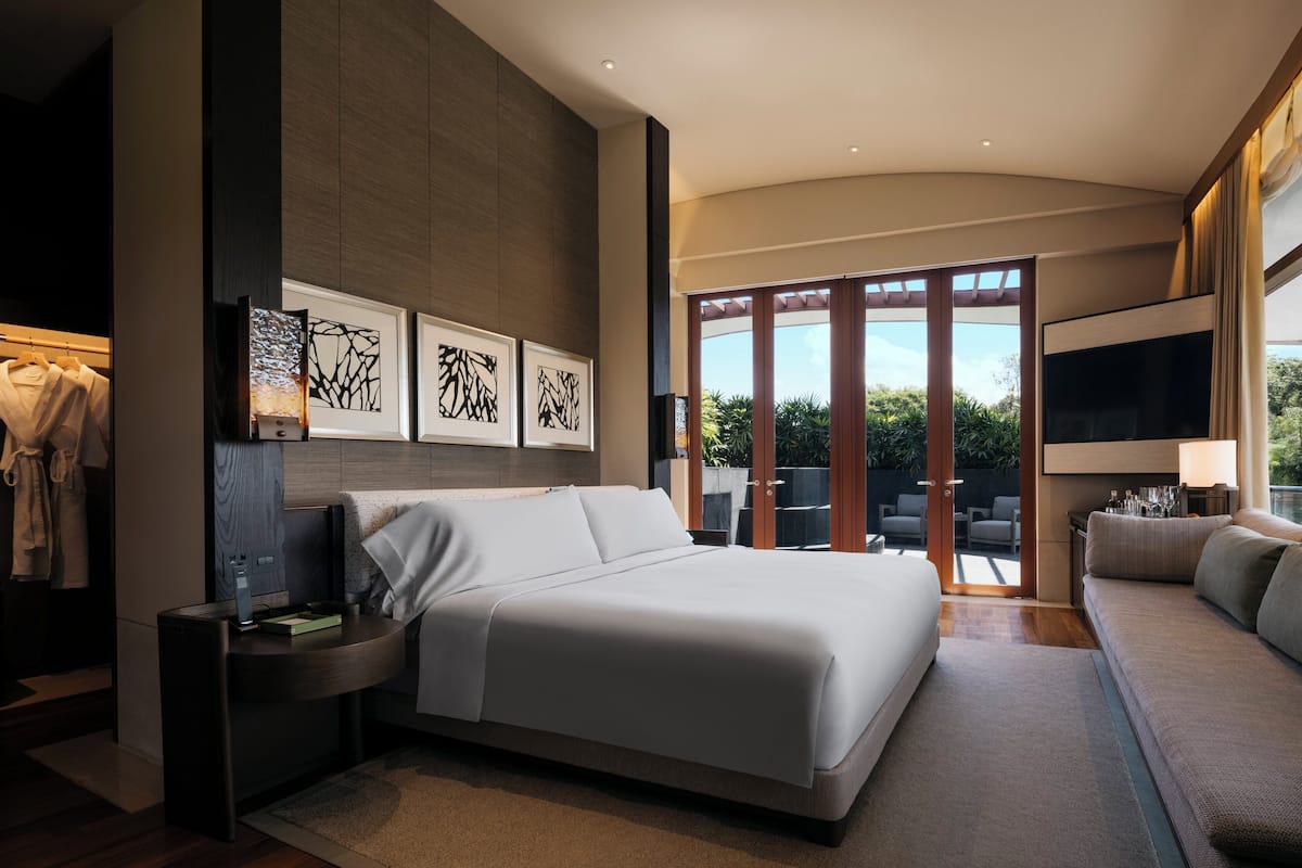 Frette Italian sheets, premium bedding, minibar, in-room safe