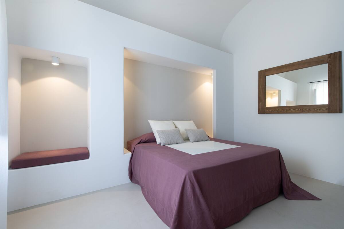 Superior Room (Faro) | Minibar (some free items), in-room safe, WiFi (free)