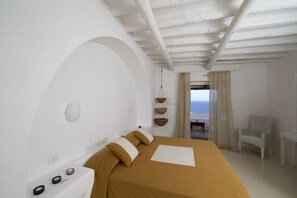 Mini-bar avec articles gratuits, coffres-forts dans les chambres