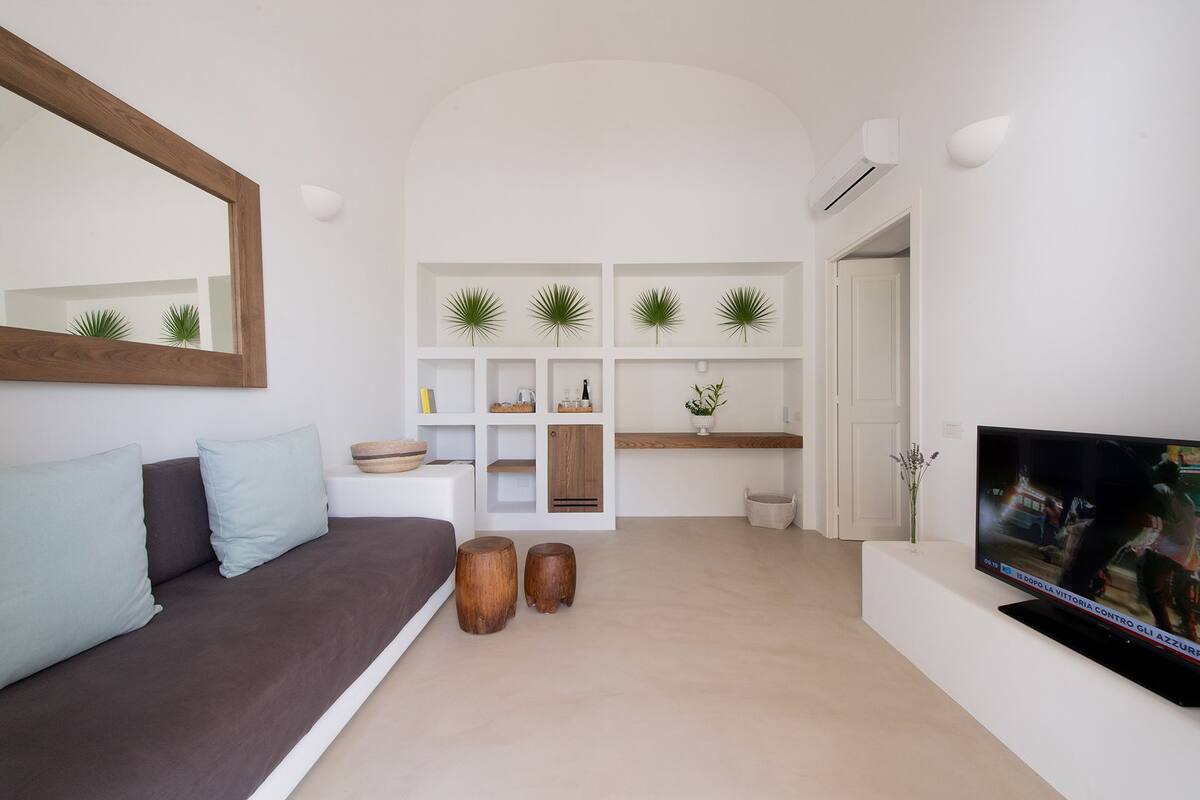 Exclusive Suite (Faro) | Minibar (some free items), in-room safe, WiFi (free)