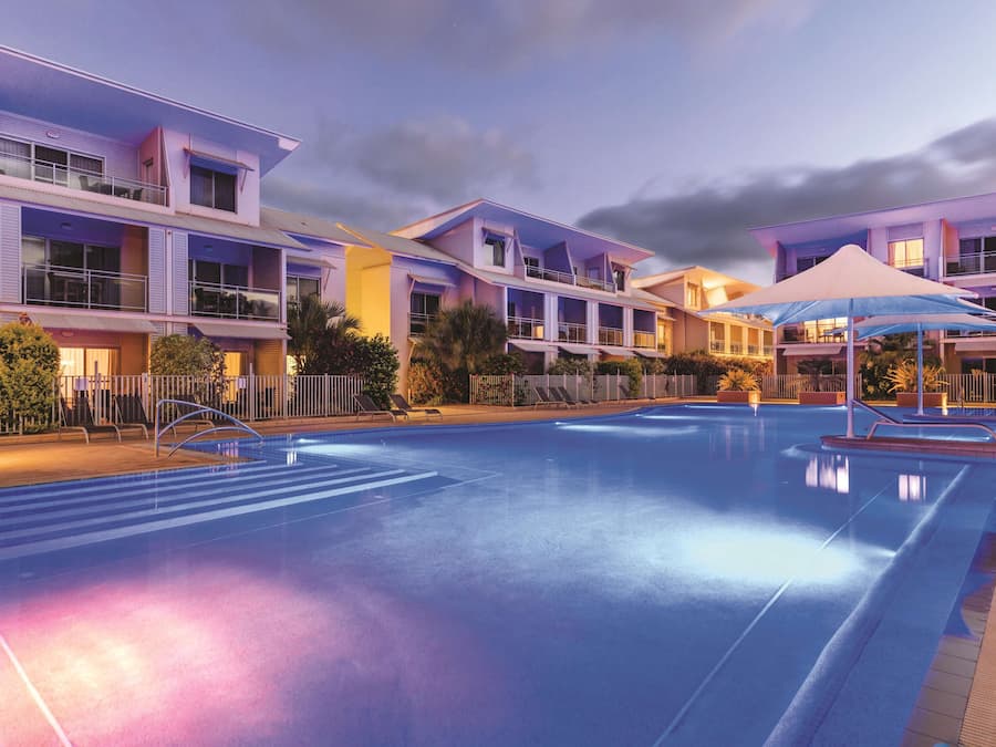 2 outdoor pools, sun loungers