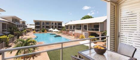 Ropa de cama de alta calidad, camas con pillow-top y escritorio