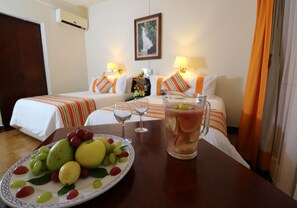 Bureau, fer et planche à repasser, Wi-Fi gratuit