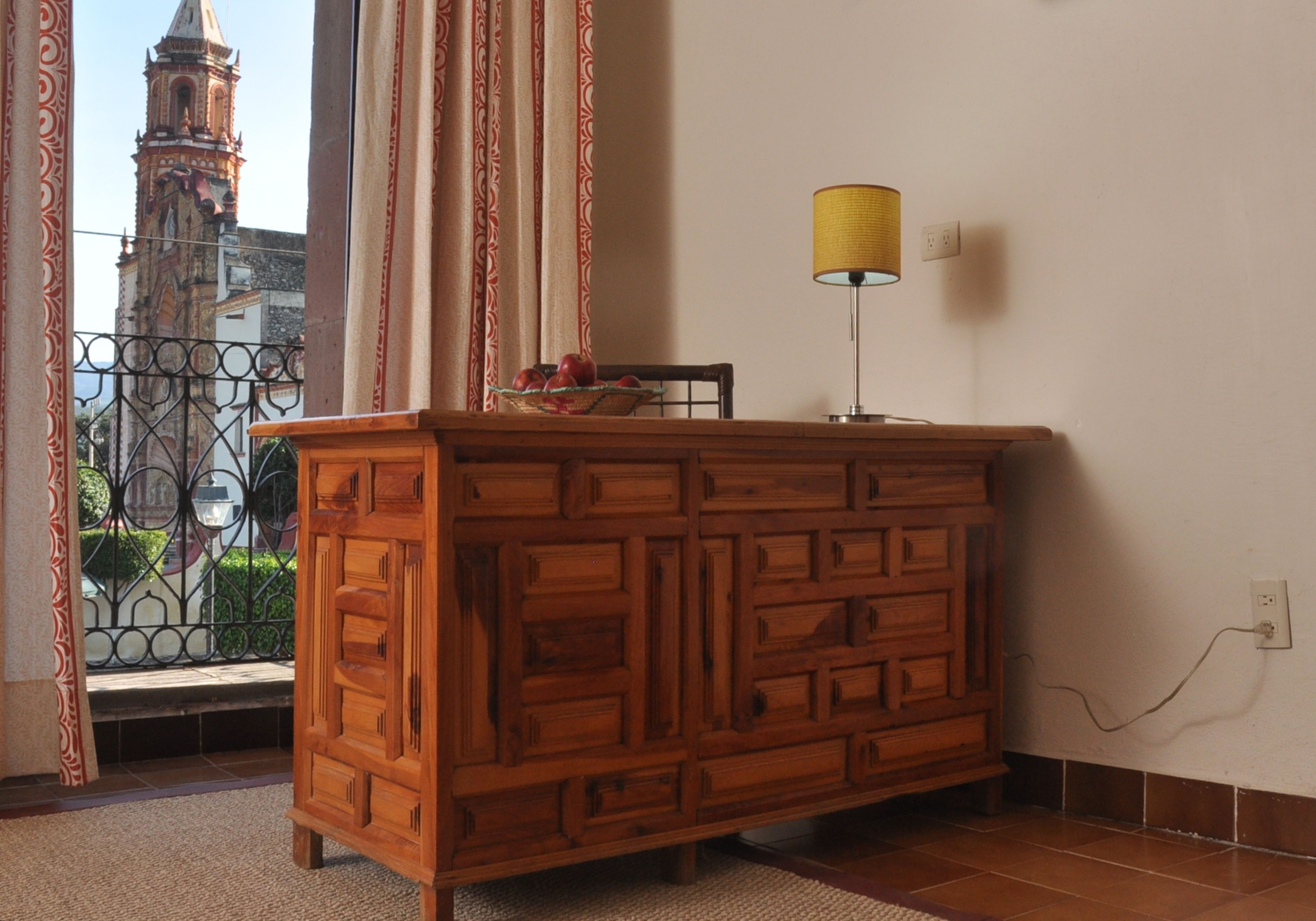 desk, iron/ironing board, free wifi