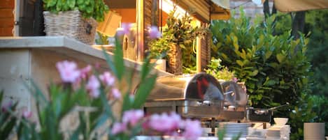 Petit déjeuner, déjeuner et dßner servis sur place