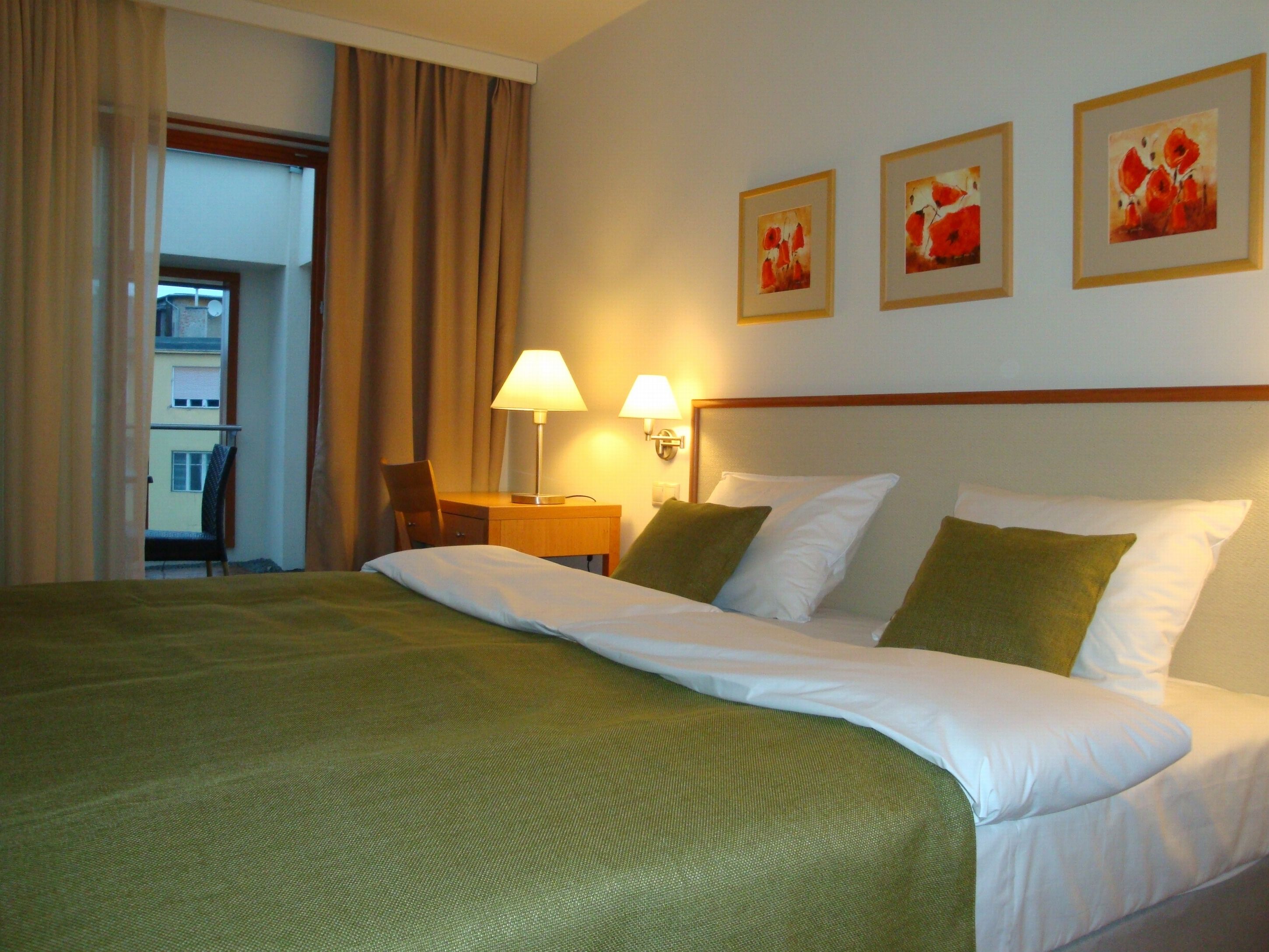 28-inch lcd tv with digital channels, tv