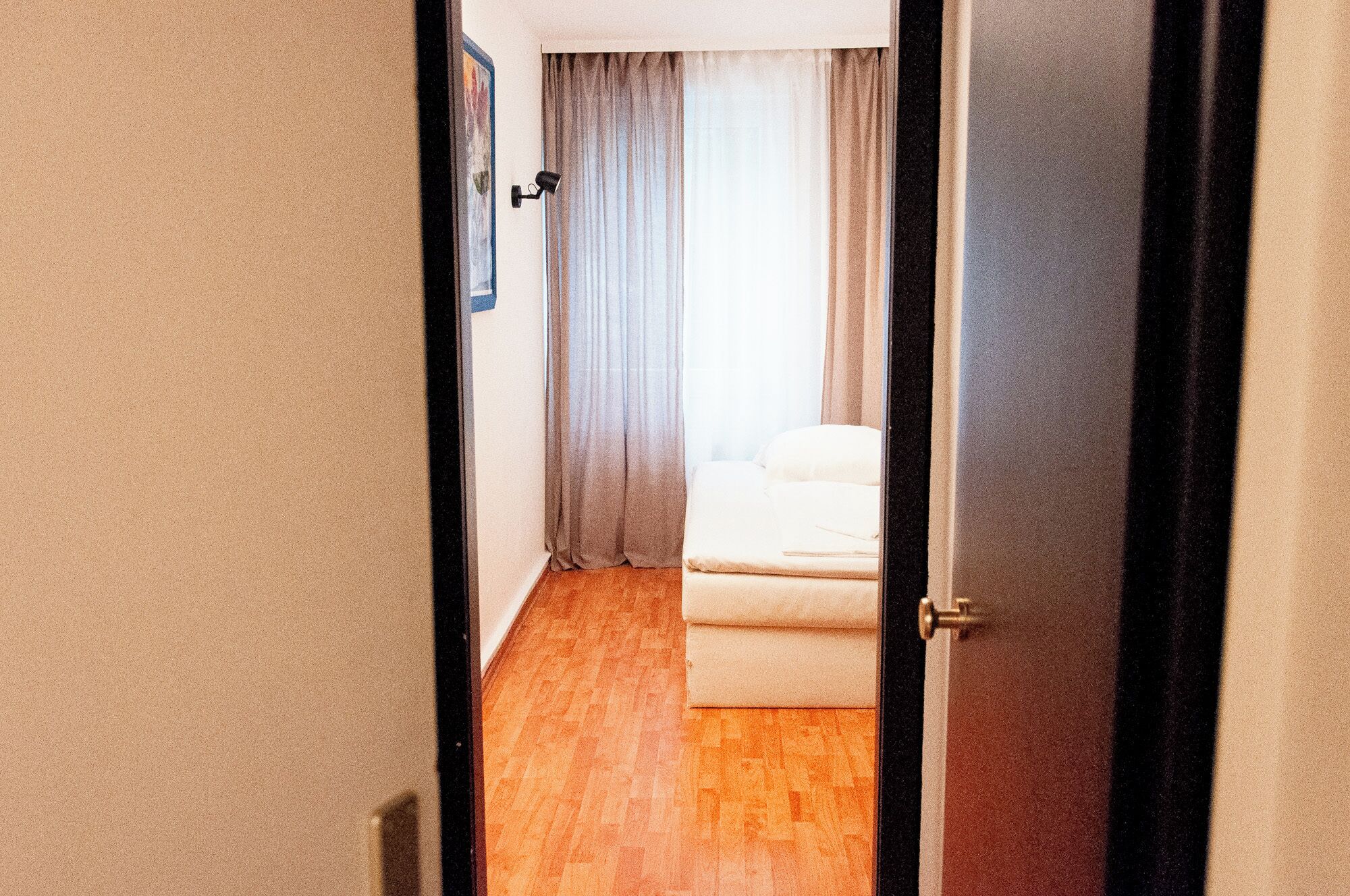 Twin Room | Individually decorated, individually furnished, desk, blackout curtains