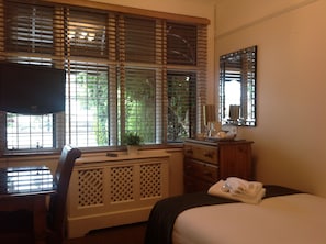 Ropa de cama de alta calidad y tabla de planchar con plancha