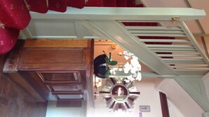 Staircase - Oak Lodge Hotel (Enfield)