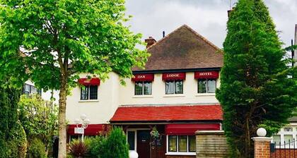 Oak Lodge Hotel