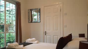 Double Room, Ensuite | Premium bedding, iron/ironing board, free WiFi, bed sheets