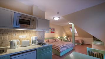 KALMA VILLA apartment for 2 guests (200 m from the main building) | 1 phòng ngủ, két bảo mật tại phòng, bàn, phòng cách âm