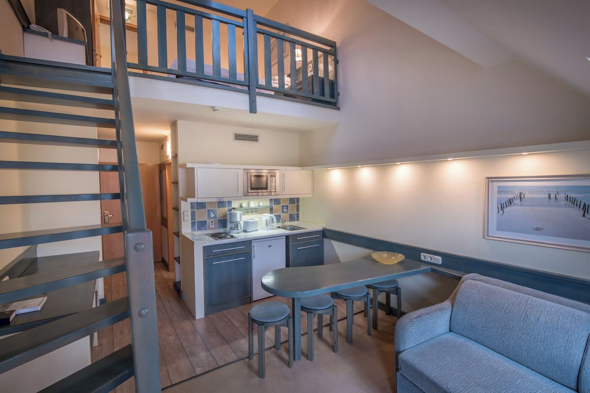 1 bedroom, in-room safe, desk, soundproofing