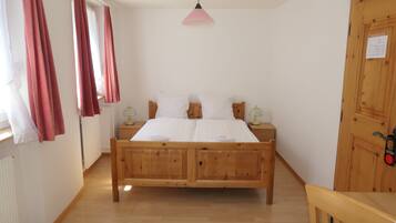 Doppelzimmer (Shared Toilet) | Individuell dekoriert, Babybetten, kostenloses WLAN