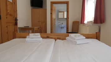Double Room (Shared Toilet) | Individually decorated, cribs/infant beds, free WiFi