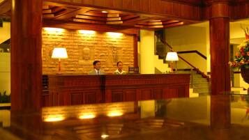 Check-in/check-out kiosk