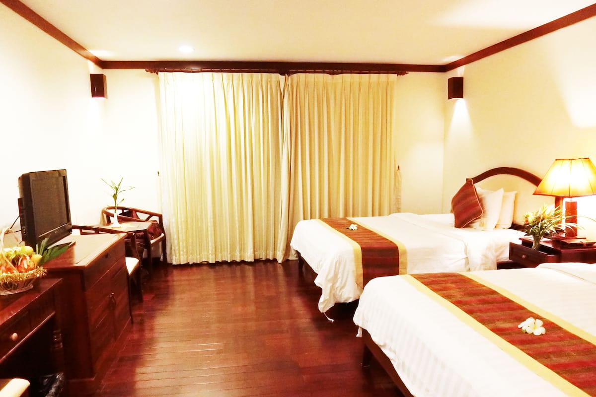 Premier Room - Round Trip Transfer | Premium bedding, minibar, in-room safe, desk