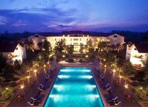 Outdoor pool - Paradise Angkor Villa Hotel (Siem Reap)