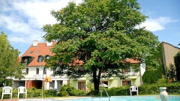 2 udendørs pools