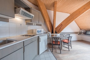 Single Room | Private kitchen