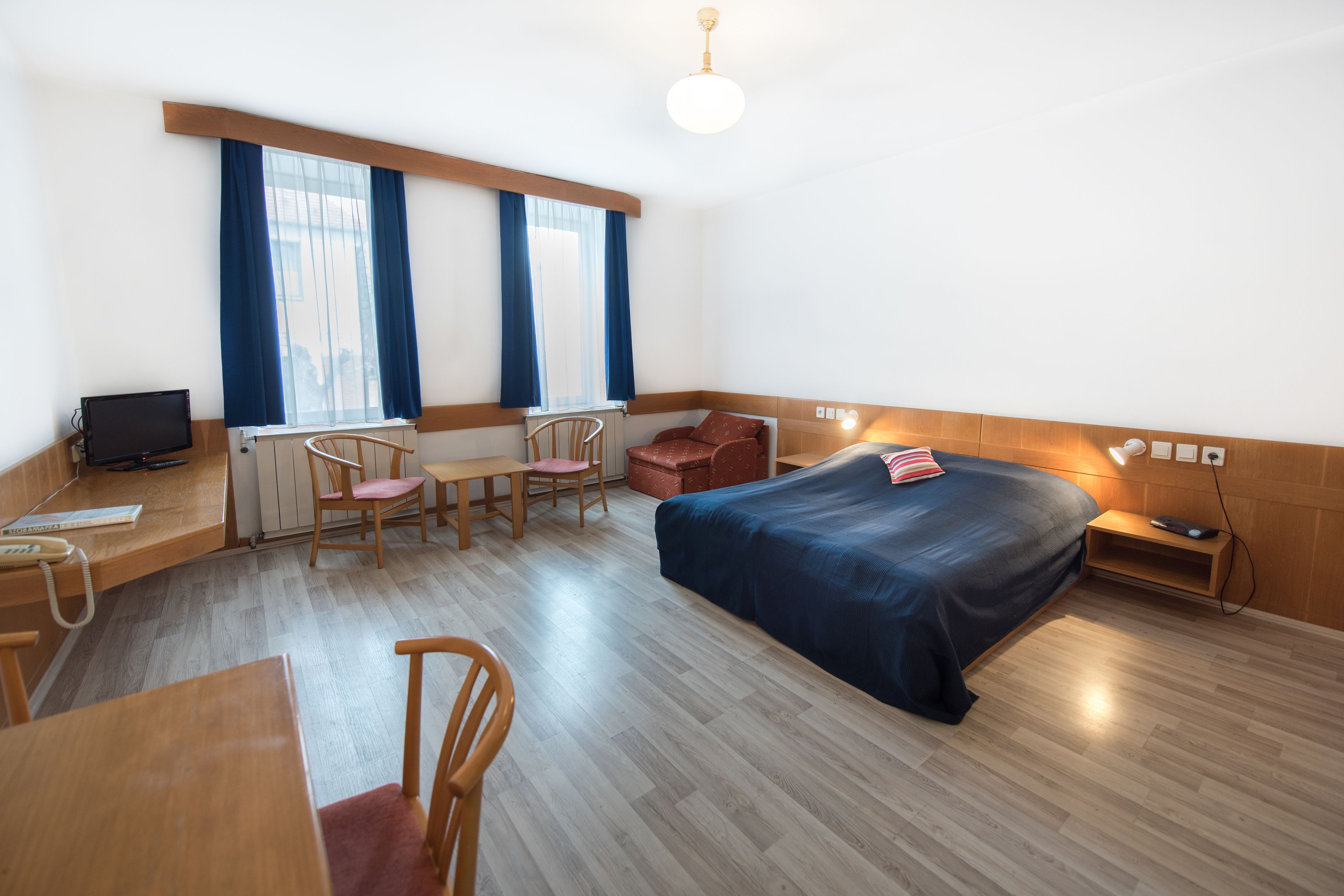 Single Room | In-room safe, desk, free WiFi