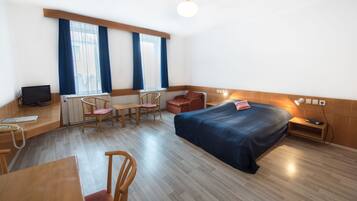 Quarto solteiro | Cofres nos quartos, escrivaninha, Wi-Fi de cortesia