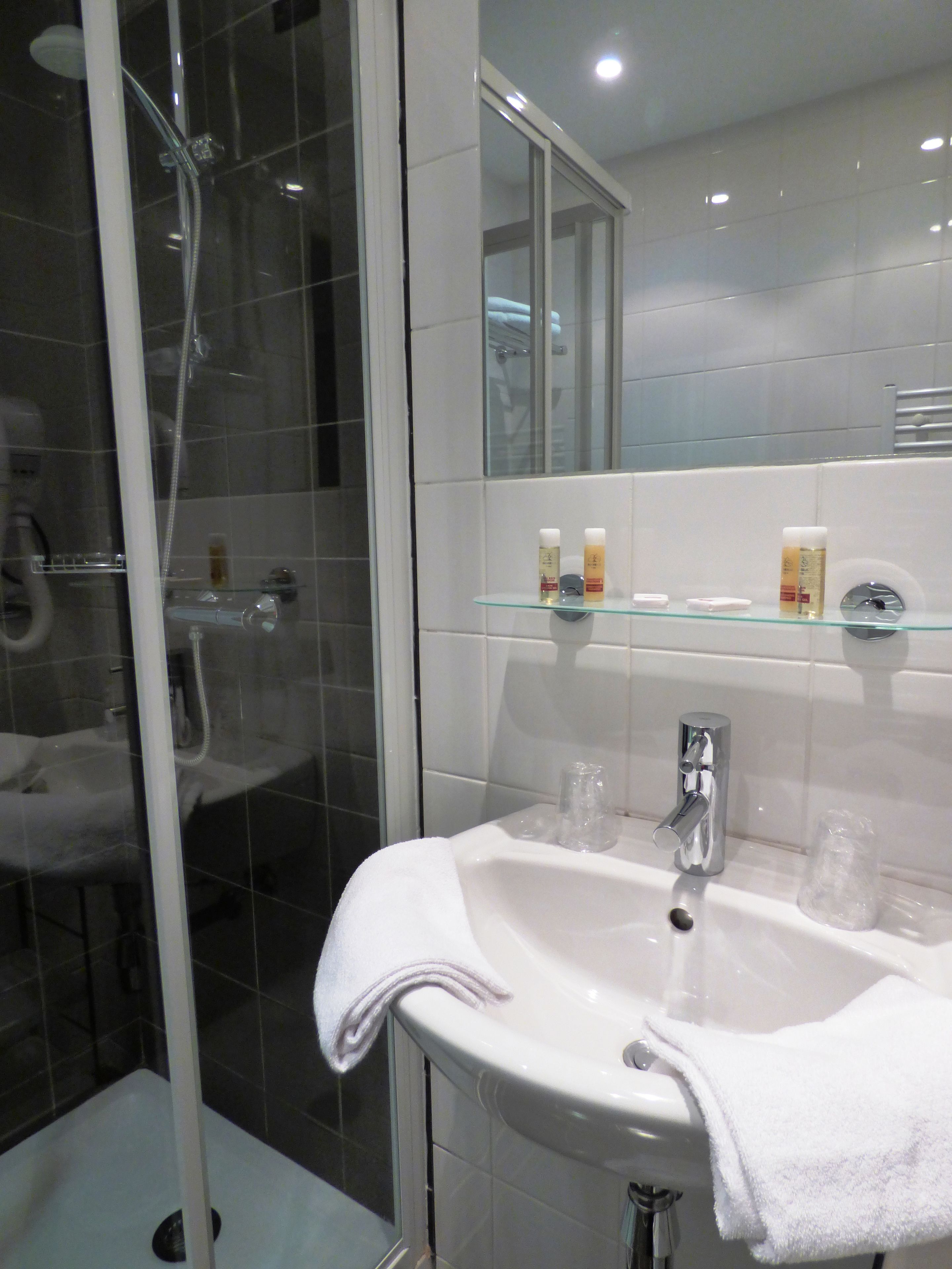 Comfort Studio | Bathroom sink