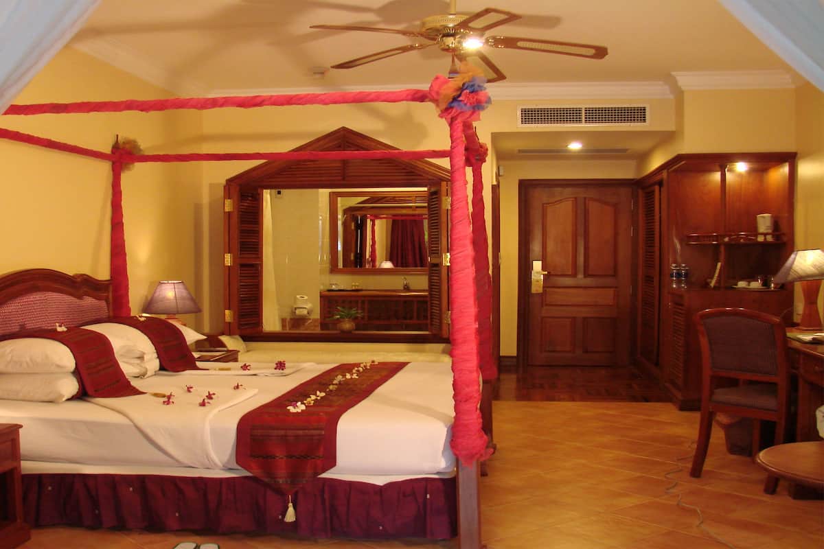 Minibar, in-room safe, iron/ironing board, rollaway beds