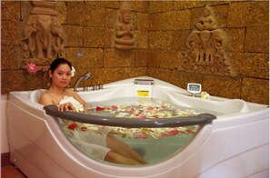 Badstue, boblebad, kroppsbehandlinger og ansiktsbehandlinger