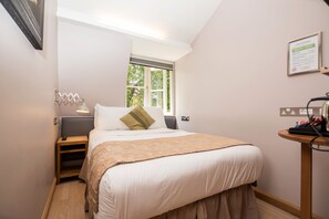 Habitació doble bàsica | Decoració individual, mobiliari individual i escriptori 